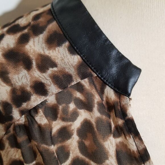 {Love 21} Leopard Print Polyester Blouse - Picture 6 of 10